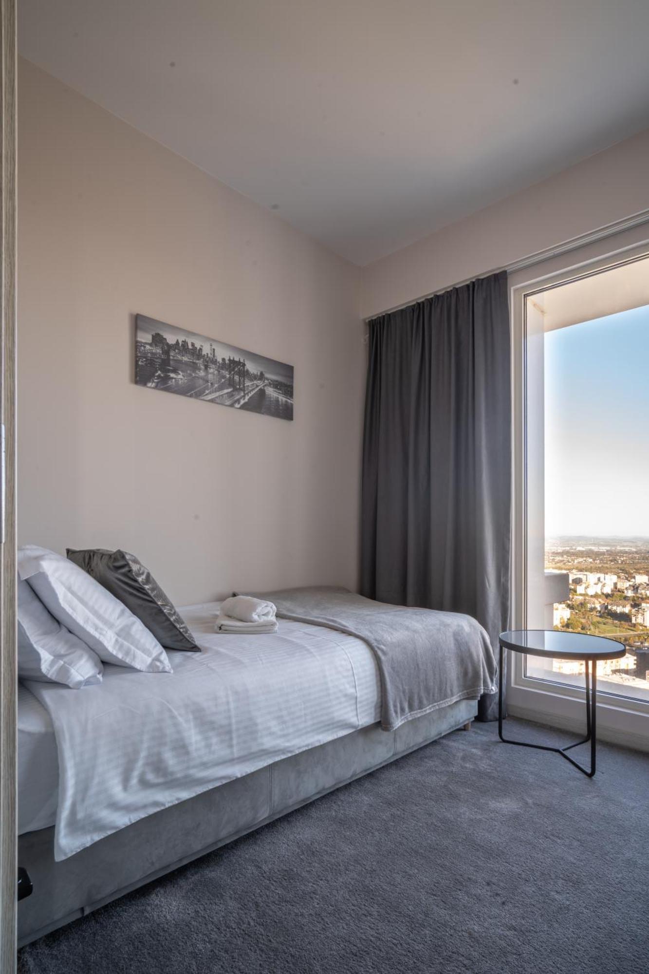 Sunrise Sky Lux Apartment, 33Rd Floor, Pool And Fitness Included Üsküp Dış mekan fotoğraf